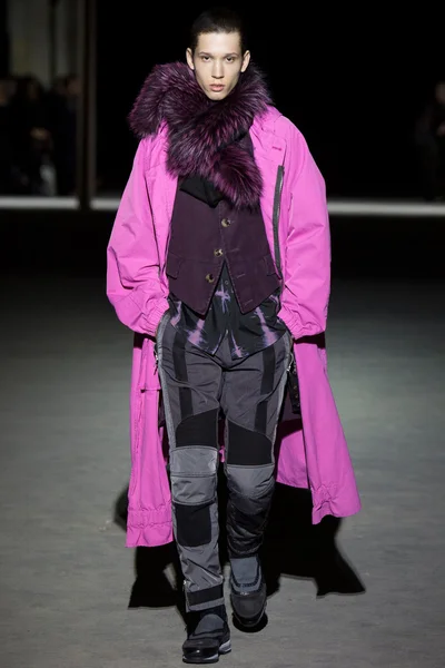 Look 12